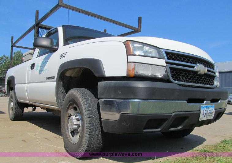 image for item K6318 2006 Chevrolet Silverado 2500HD pickup truck