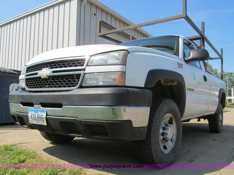 image for item K6318 2006 Chevrolet Silverado 2500HD pickup truck