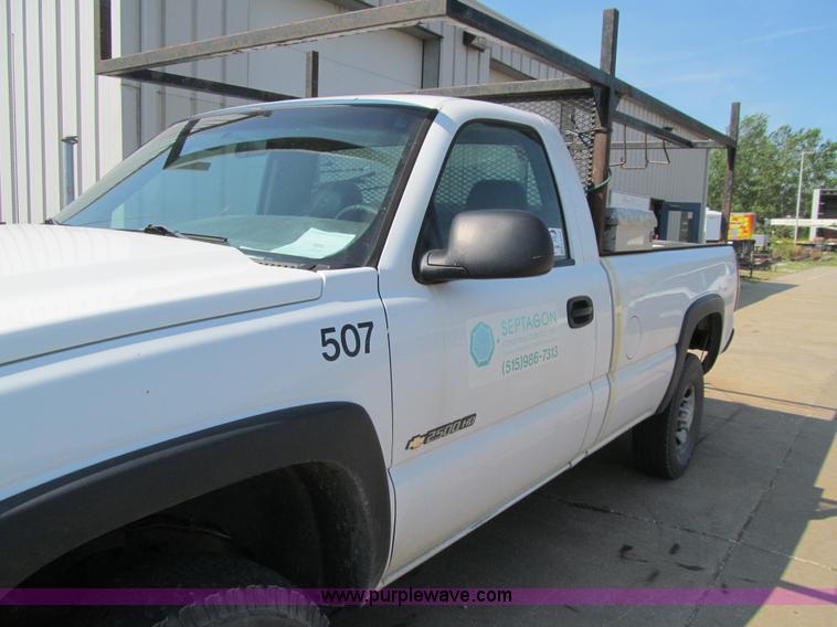 image for item K6318 2006 Chevrolet Silverado 2500HD pickup truck