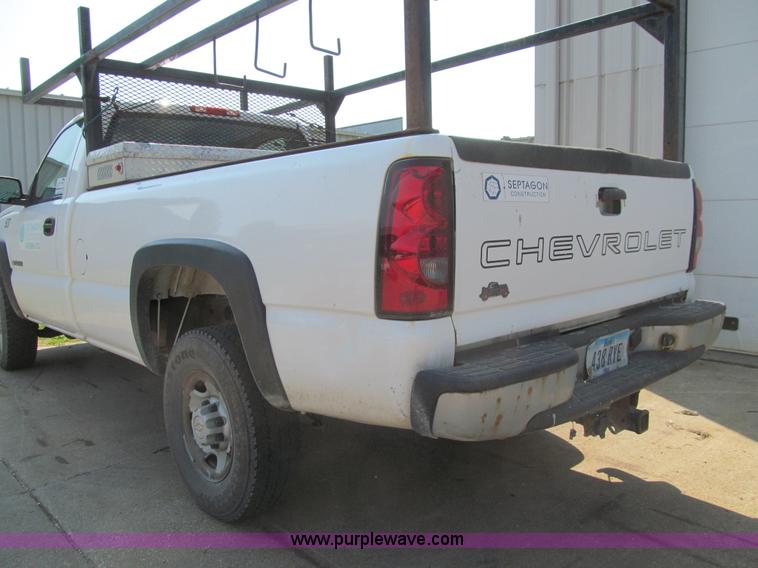 image for item K6318 2006 Chevrolet Silverado 2500HD pickup truck