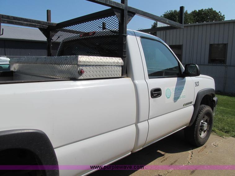 image for item K6318 2006 Chevrolet Silverado 2500HD pickup truck