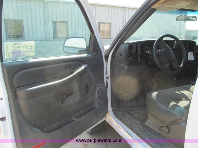 image for item K6318 2006 Chevrolet Silverado 2500HD pickup truck