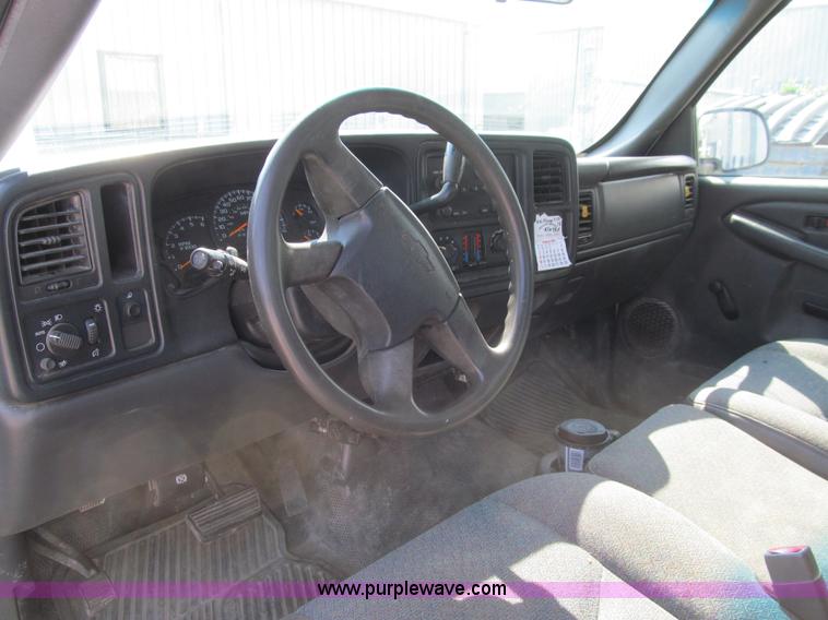 image for item K6318 2006 Chevrolet Silverado 2500HD pickup truck
