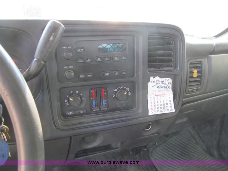 image for item K6318 2006 Chevrolet Silverado 2500HD pickup truck