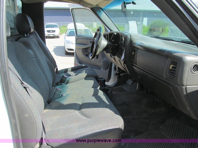 image for item K6318 2006 Chevrolet Silverado 2500HD pickup truck