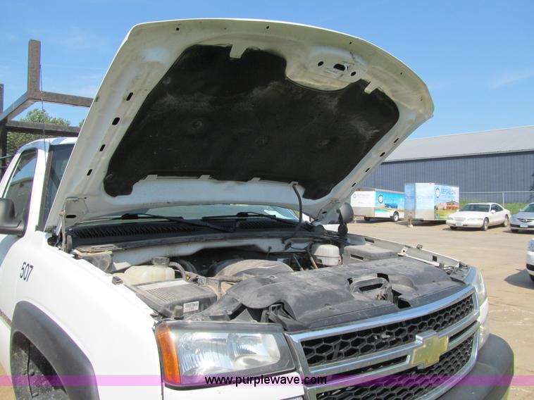 image for item K6318 2006 Chevrolet Silverado 2500HD pickup truck