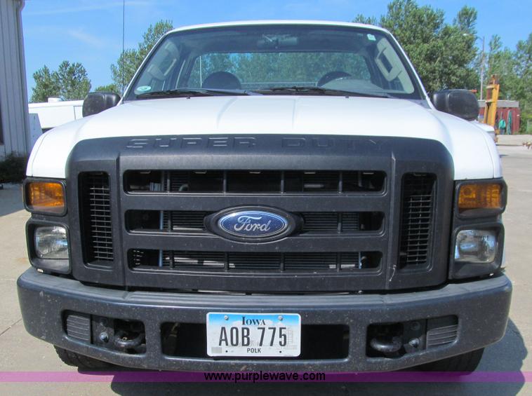 image for item K6319 2008 Ford F250 Super Duty XL pickup truck