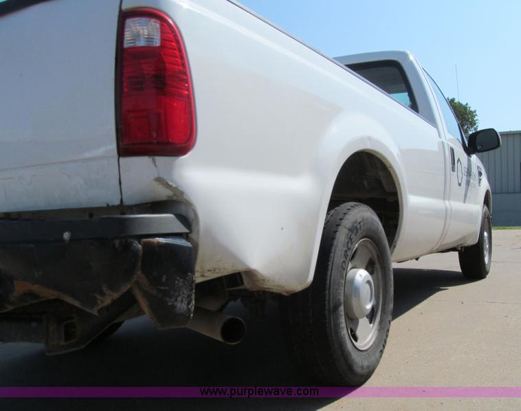 image for item K6319 2008 Ford F250 Super Duty XL pickup truck