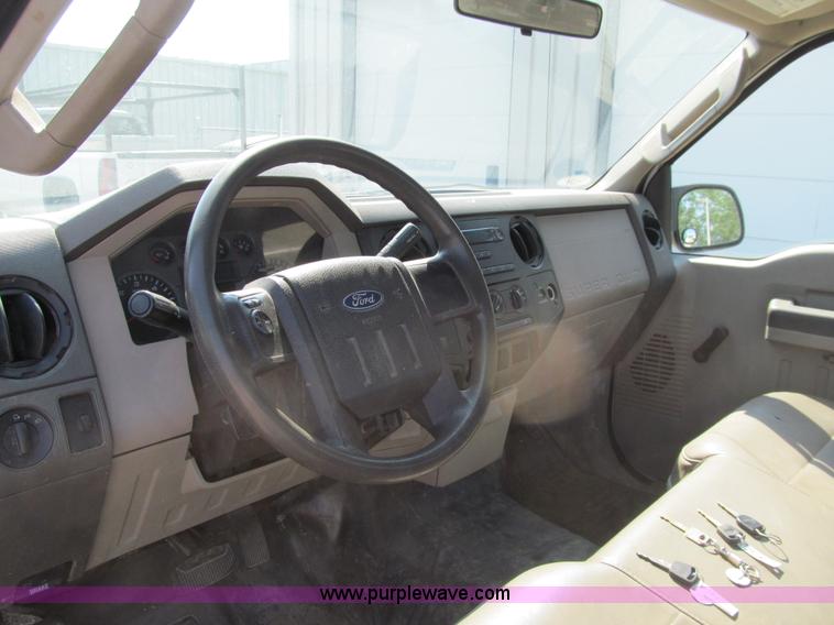 image for item K6319 2008 Ford F250 Super Duty XL pickup truck