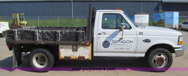 image for item K6320 1997 Ford F350 XL flatbed pickup truck