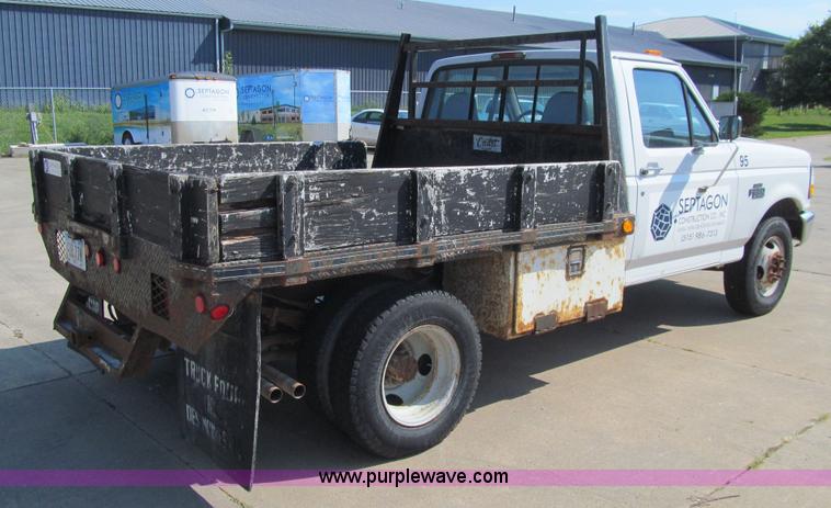 image for item K6320 1997 Ford F350 XL flatbed pickup truck