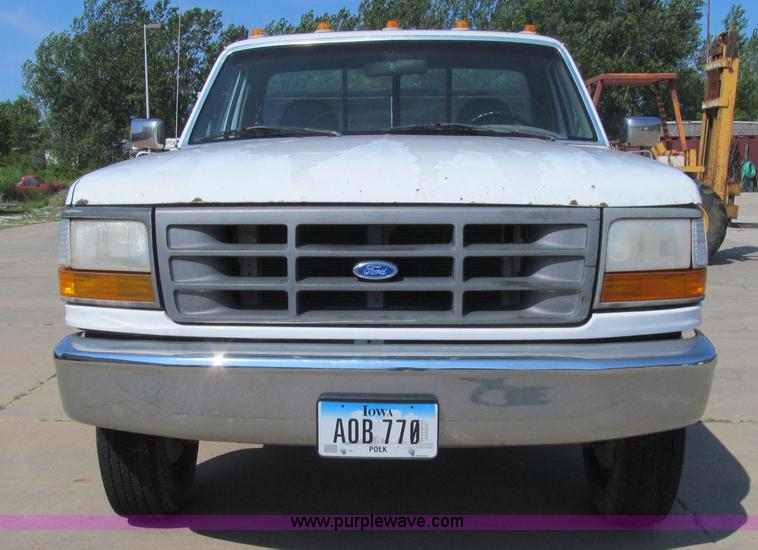 image for item K6320 1997 Ford F350 XL flatbed pickup truck