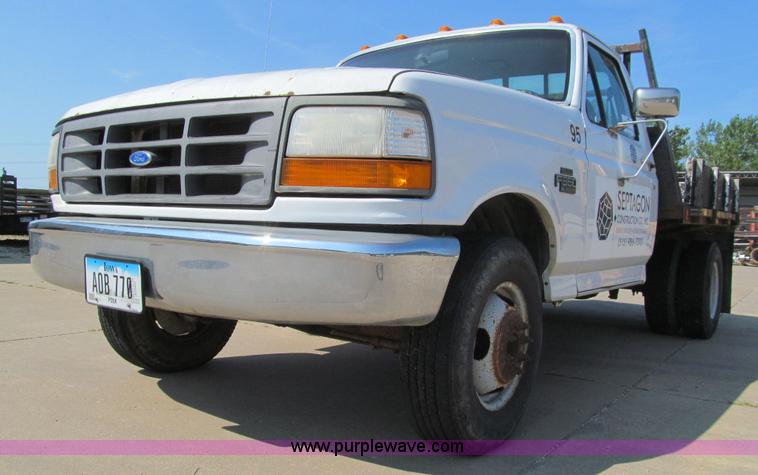 image for item K6320 1997 Ford F350 XL flatbed pickup truck