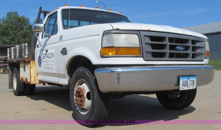 image for item K6320 1997 Ford F350 XL flatbed pickup truck
