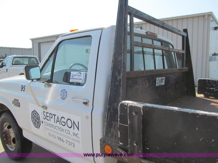 image for item K6320 1997 Ford F350 XL flatbed pickup truck