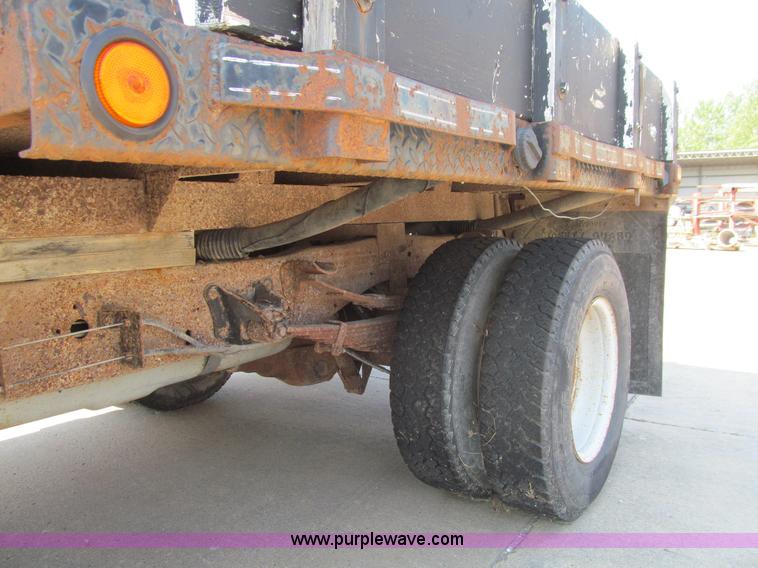 image for item K6320 1997 Ford F350 XL flatbed pickup truck