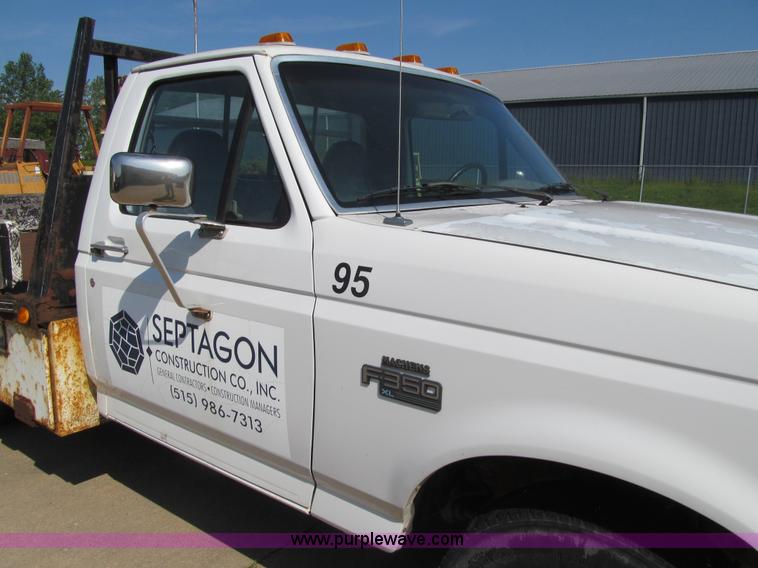 image for item K6320 1997 Ford F350 XL flatbed pickup truck