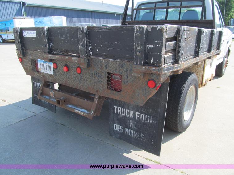 image for item K6320 1997 Ford F350 XL flatbed pickup truck