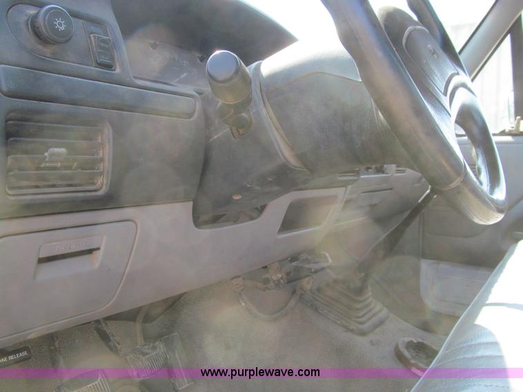 image for item K6320 1997 Ford F350 XL flatbed pickup truck