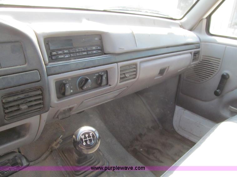 image for item K6320 1997 Ford F350 XL flatbed pickup truck