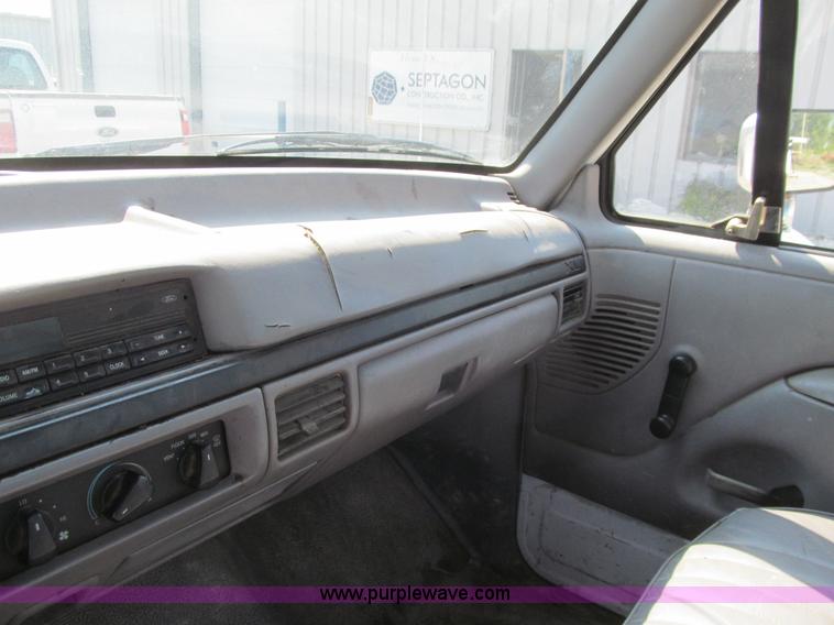 image for item K6320 1997 Ford F350 XL flatbed pickup truck