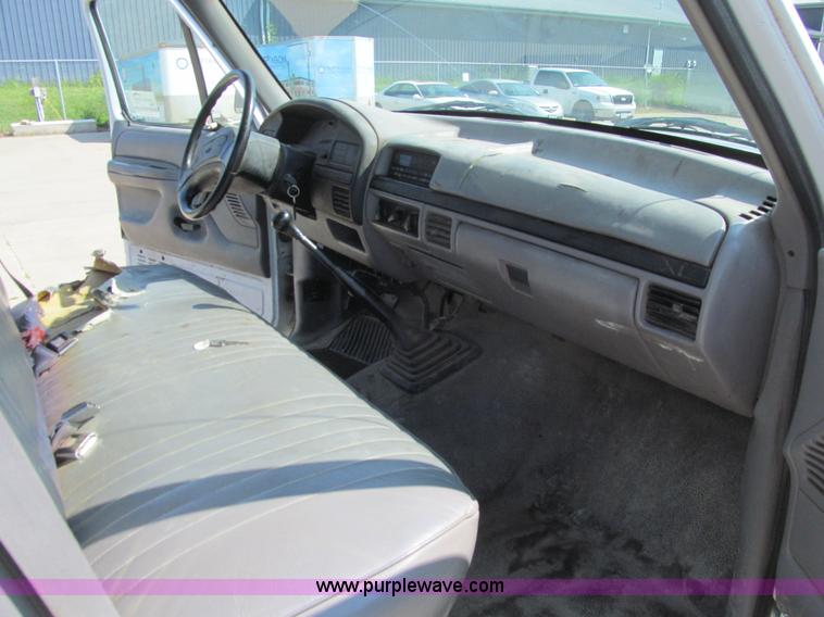 image for item K6320 1997 Ford F350 XL flatbed pickup truck