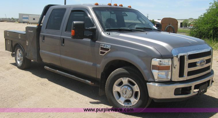 image for item K8652 2010 Ford F350 Super Duty XLT Crew Cab flatbed pickup truck