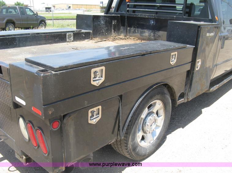 image for item K8652 2010 Ford F350 Super Duty XLT Crew Cab flatbed pickup truck