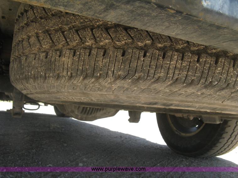 image for item K8652 2010 Ford F350 Super Duty XLT Crew Cab flatbed pickup truck