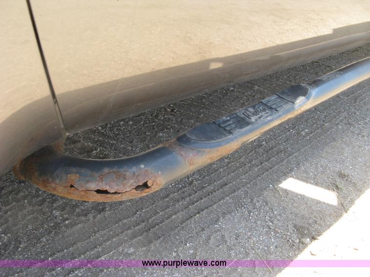 image for item K8652 2010 Ford F350 Super Duty XLT Crew Cab flatbed pickup truck