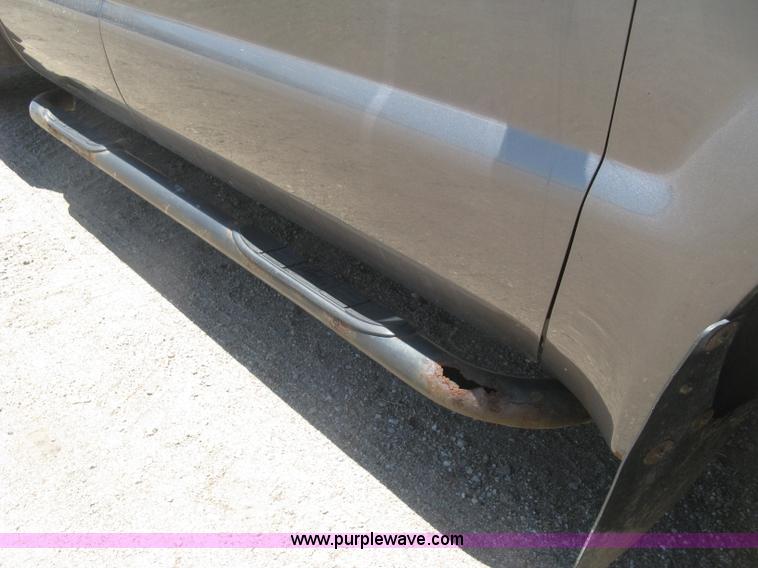 image for item K8652 2010 Ford F350 Super Duty XLT Crew Cab flatbed pickup truck