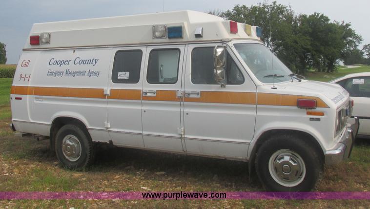 image for item L4038 1991 Ford Econoline E350 Super ambulance