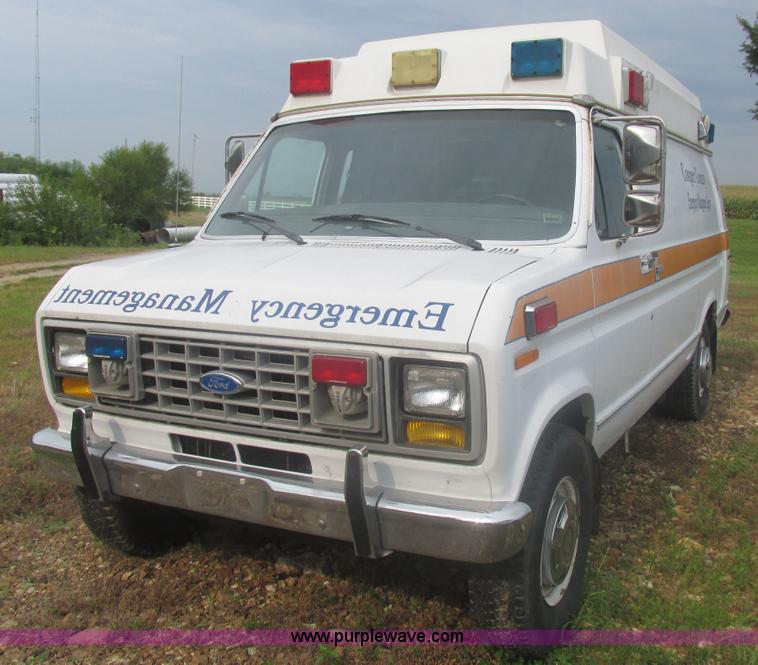 image for item L4038 1991 Ford Econoline E350 Super ambulance