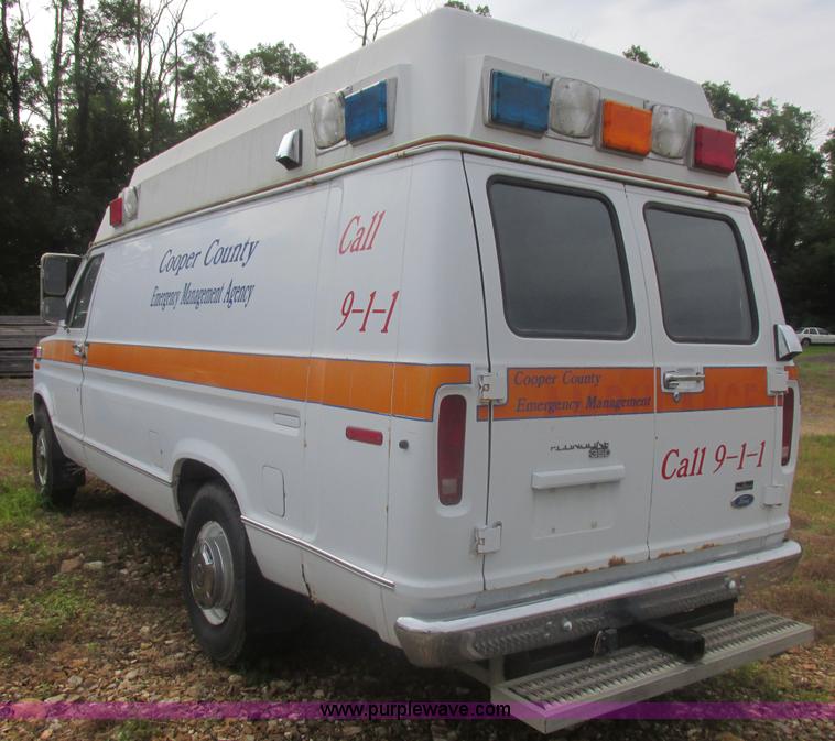 image for item L4038 1991 Ford Econoline E350 Super ambulance