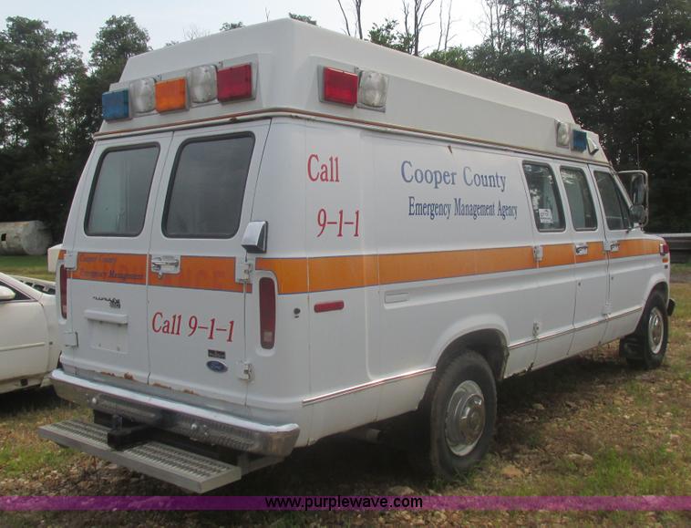 image for item L4038 1991 Ford Econoline E350 Super ambulance