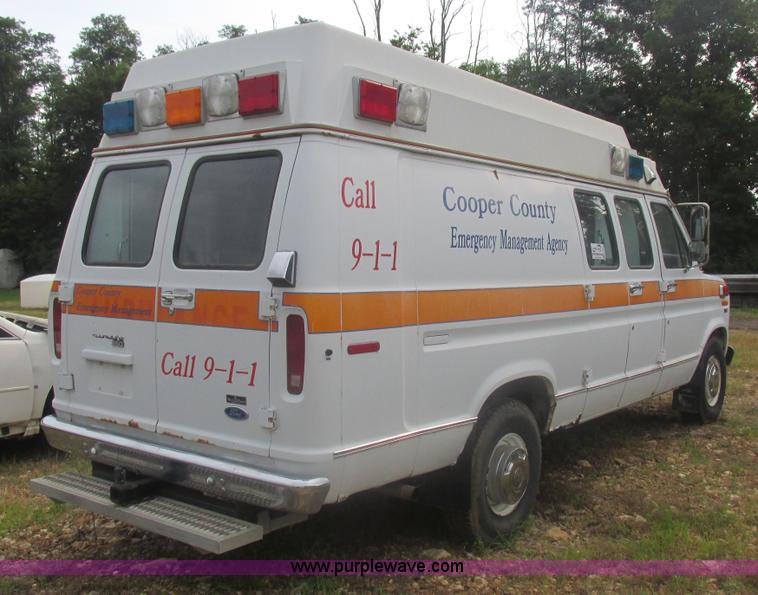 image for item L4038 1991 Ford Econoline E350 Super ambulance