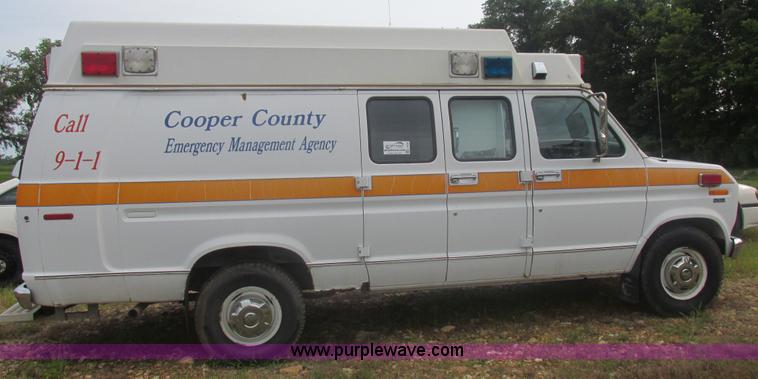 image for item L4038 1991 Ford Econoline E350 Super ambulance