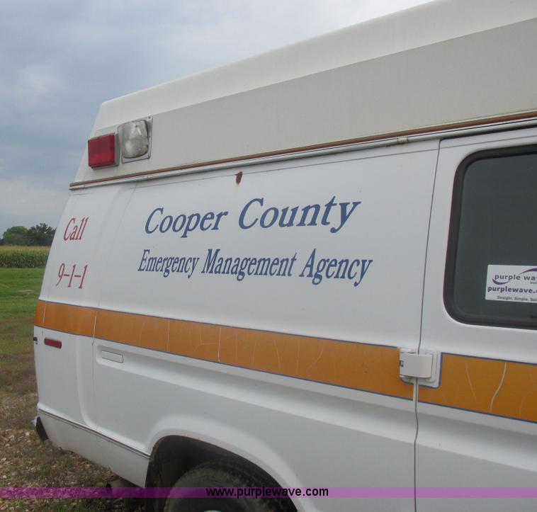 image for item L4038 1991 Ford Econoline E350 Super ambulance