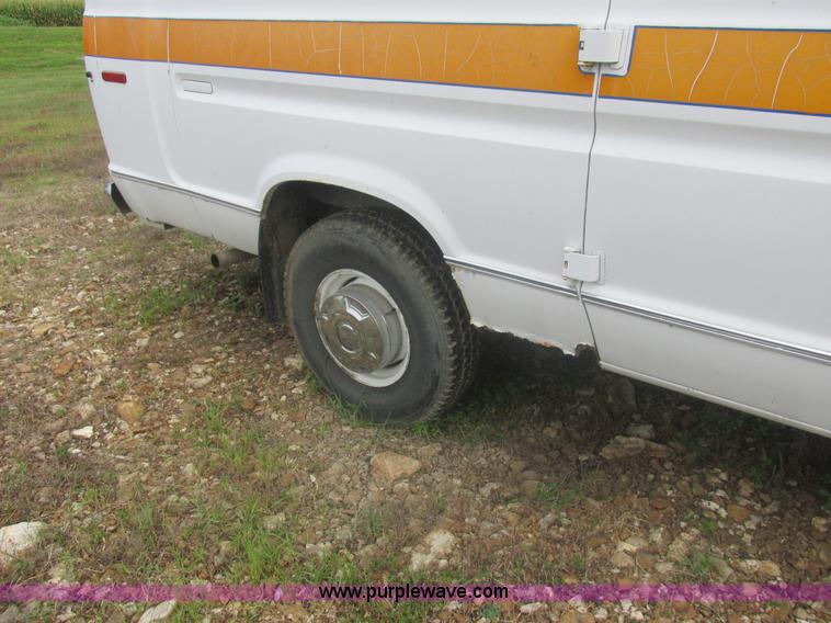 image for item L4038 1991 Ford Econoline E350 Super ambulance