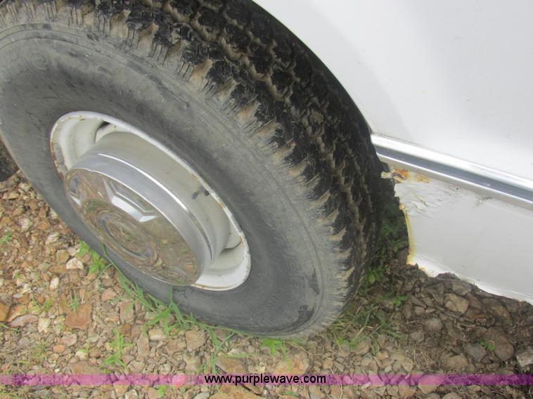 image for item L4038 1991 Ford Econoline E350 Super ambulance