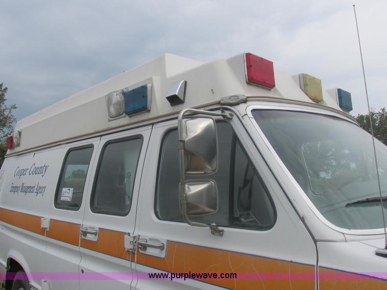 image for item L4038 1991 Ford Econoline E350 Super ambulance