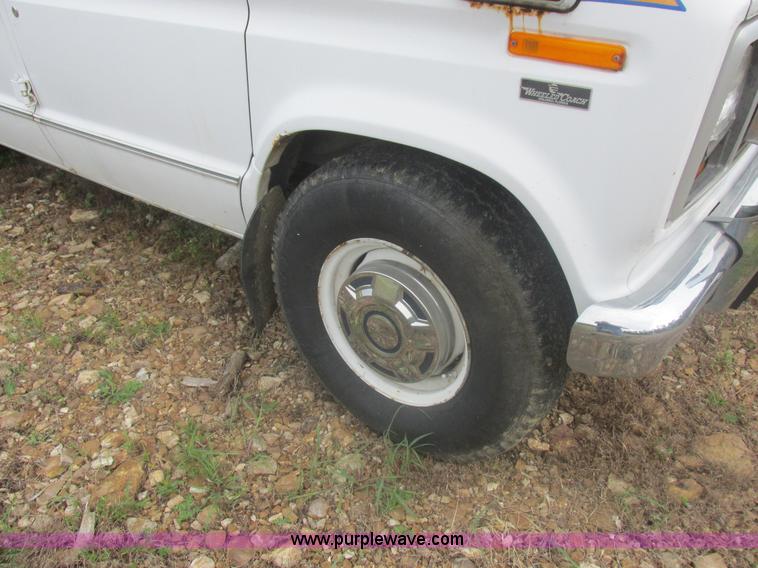 image for item L4038 1991 Ford Econoline E350 Super ambulance