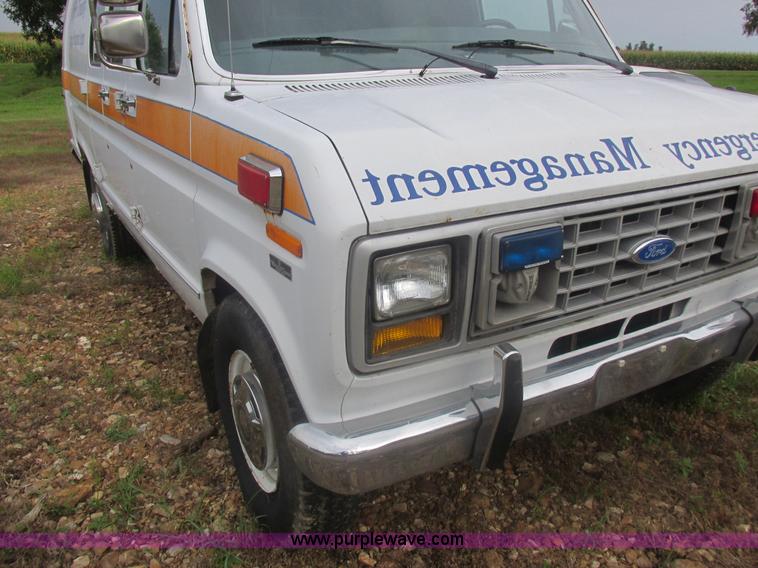 image for item L4038 1991 Ford Econoline E350 Super ambulance