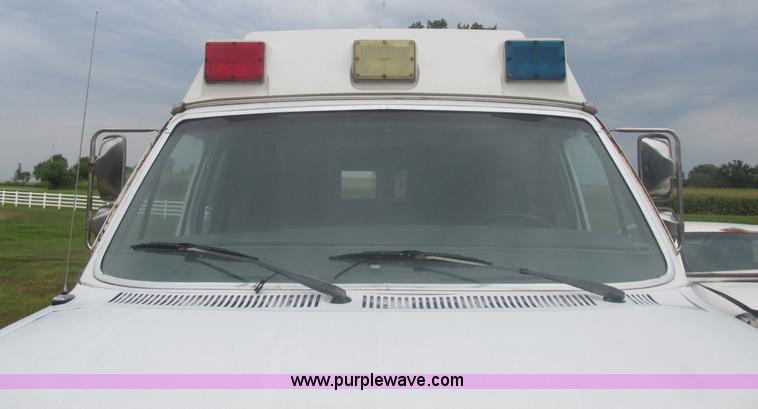 image for item L4038 1991 Ford Econoline E350 Super ambulance