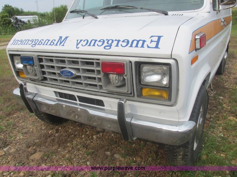 image for item L4038 1991 Ford Econoline E350 Super ambulance
