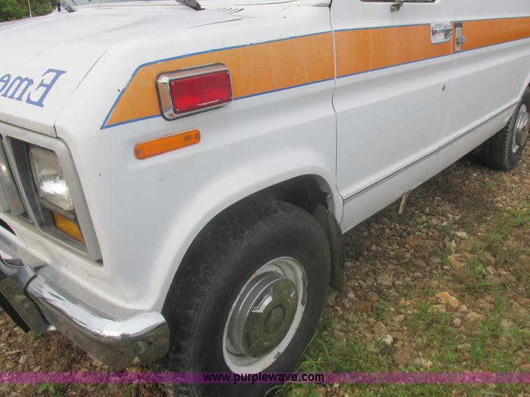 image for item L4038 1991 Ford Econoline E350 Super ambulance