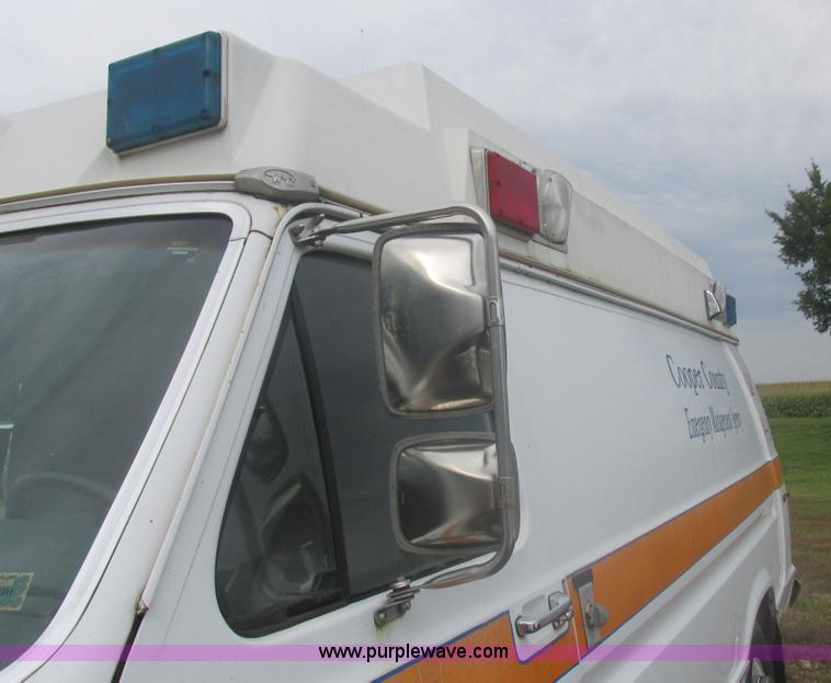 image for item L4038 1991 Ford Econoline E350 Super ambulance