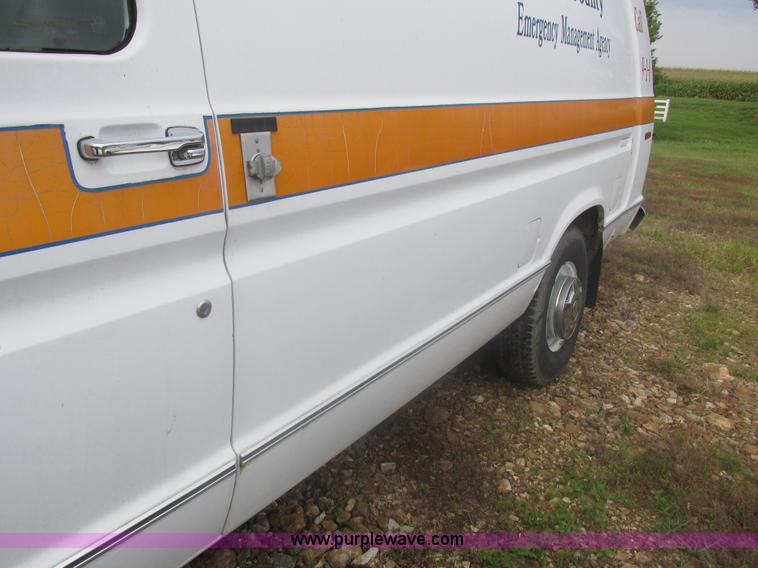 image for item L4038 1991 Ford Econoline E350 Super ambulance