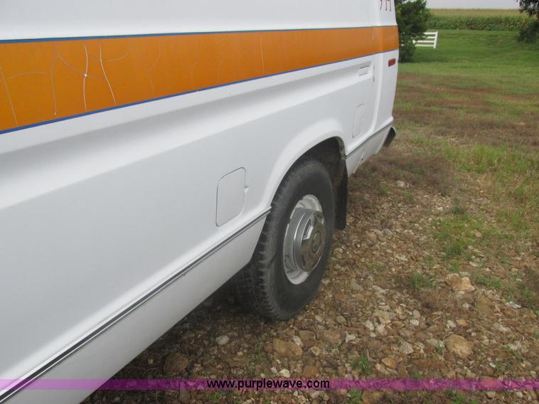 image for item L4038 1991 Ford Econoline E350 Super ambulance
