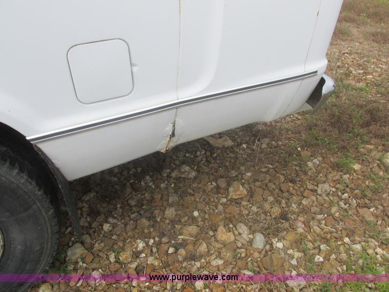 image for item L4038 1991 Ford Econoline E350 Super ambulance